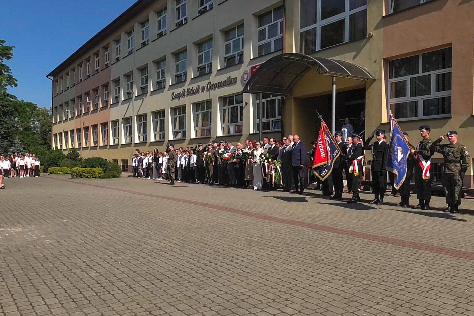 Przed szkołą gromnicką