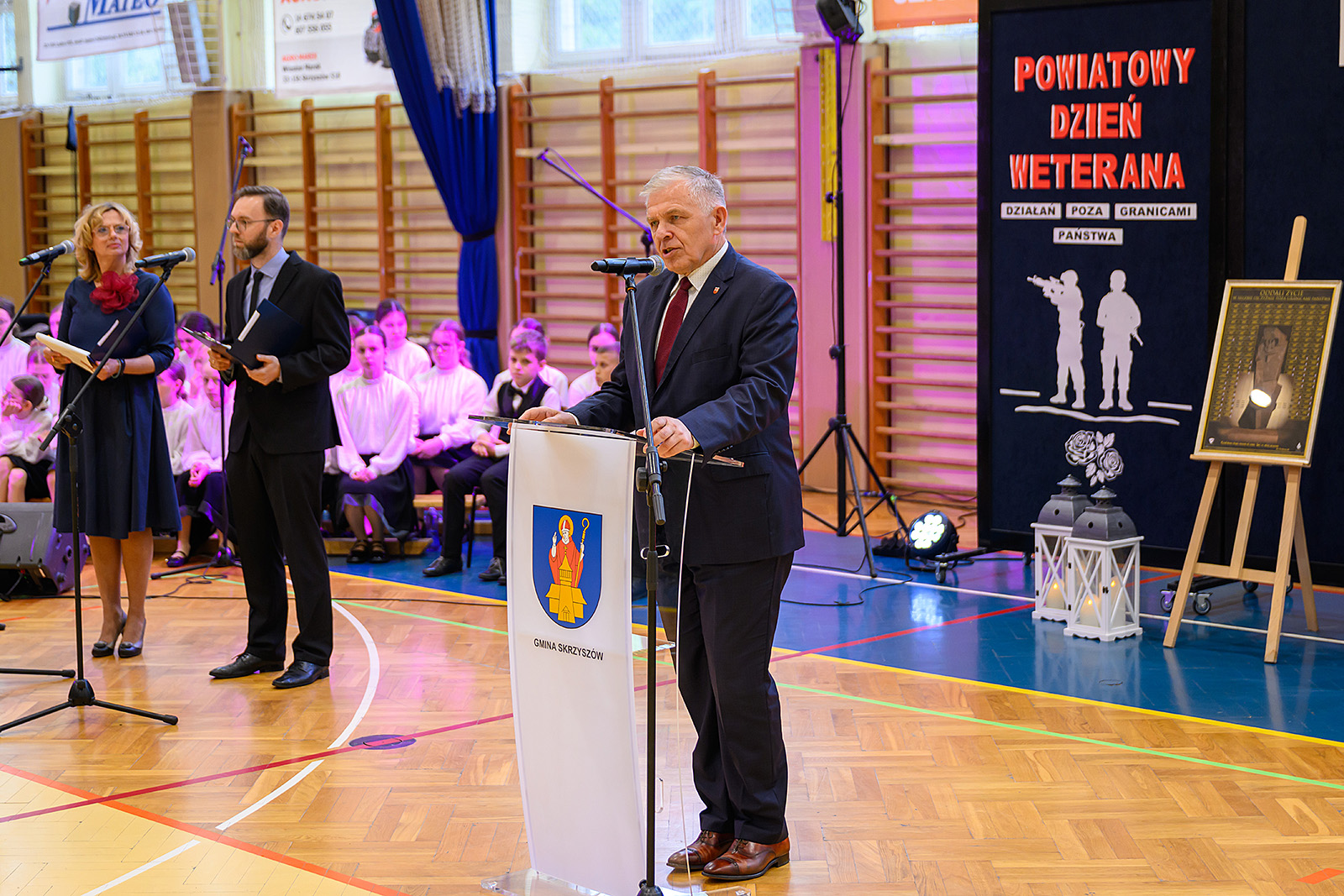 Starosta przemawia podczas dnia weterana