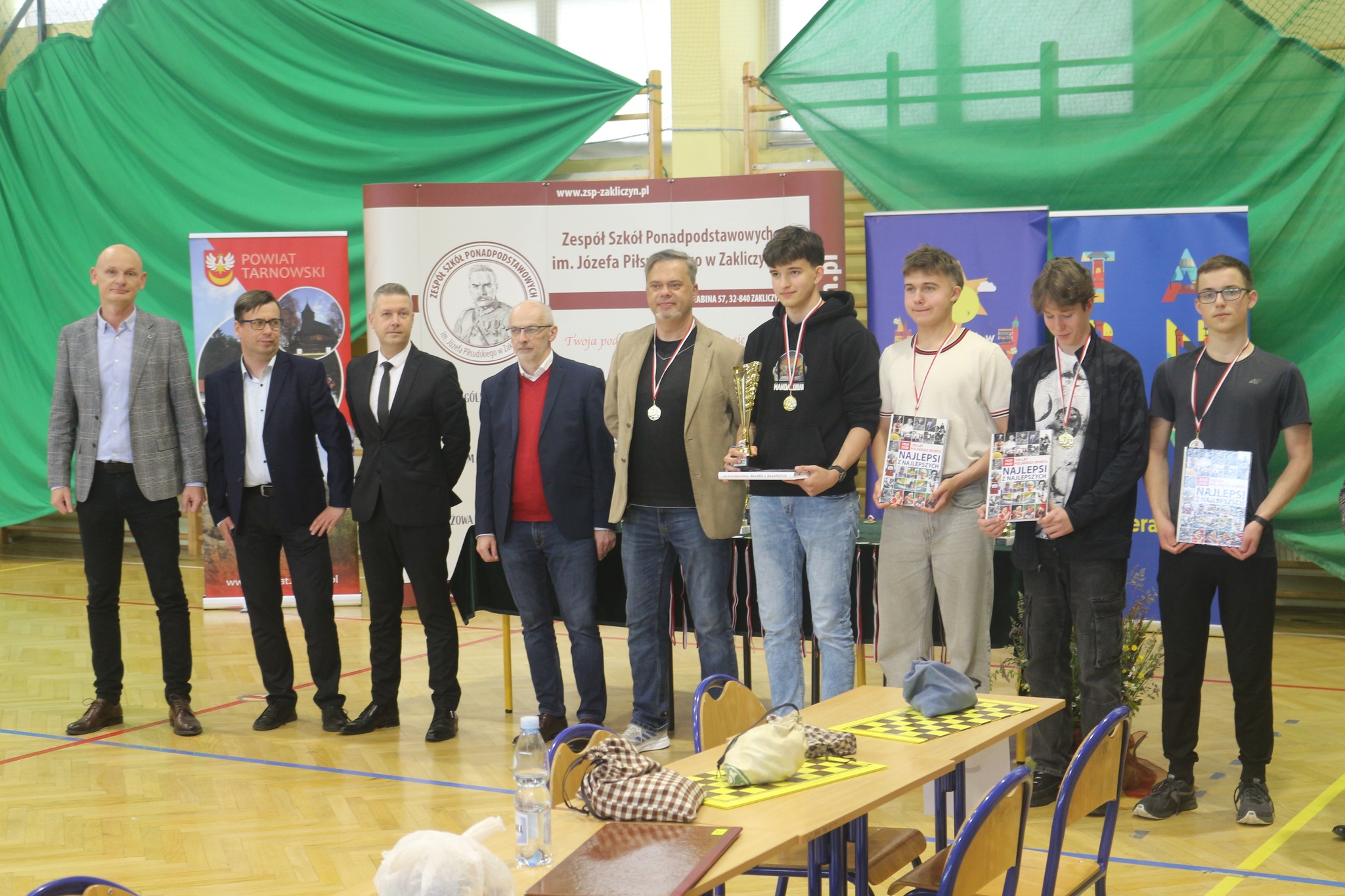 Gospodarze z laureatami konkursu