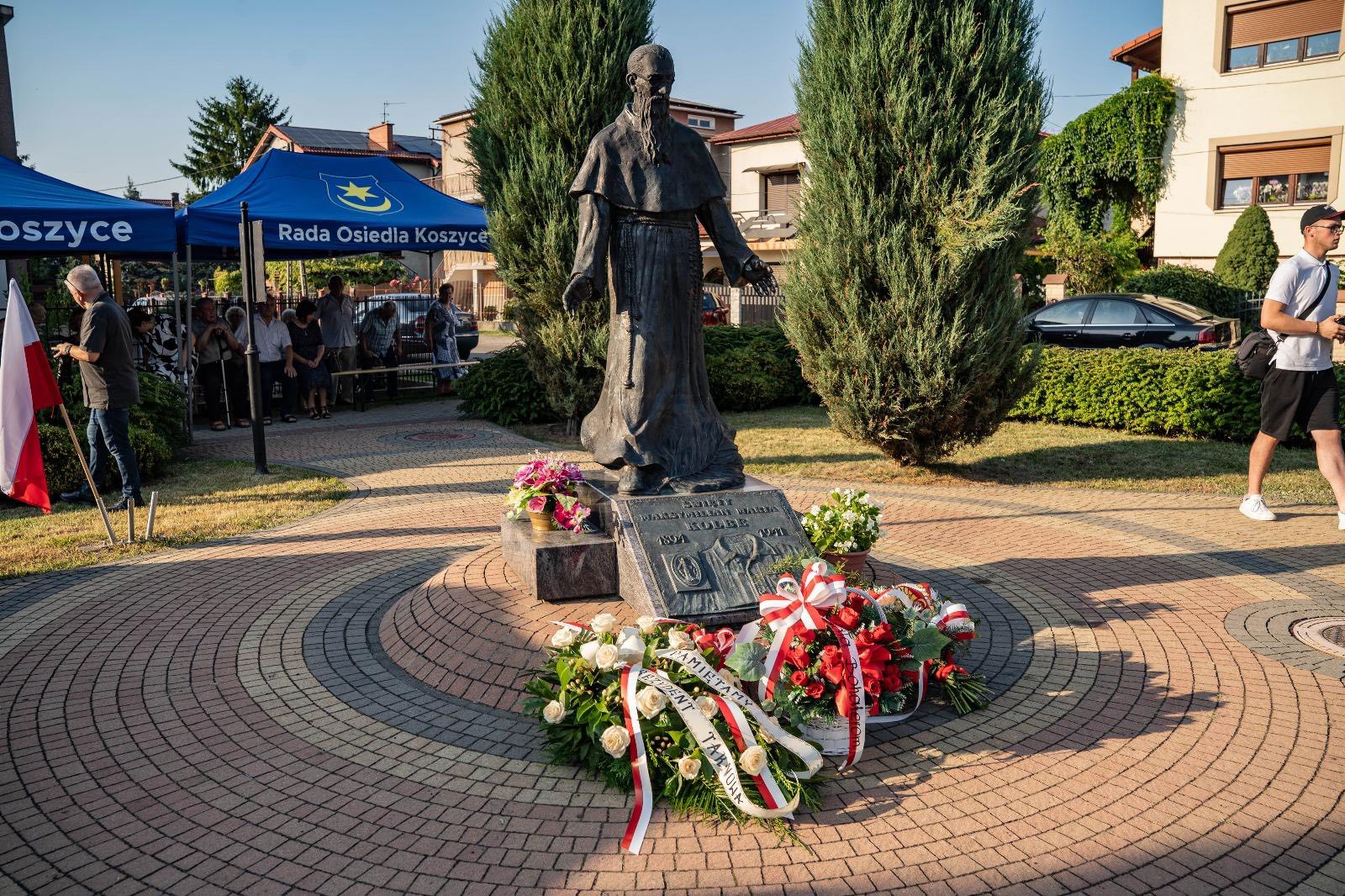 Pomnik świętego na osiedlu koszyckim