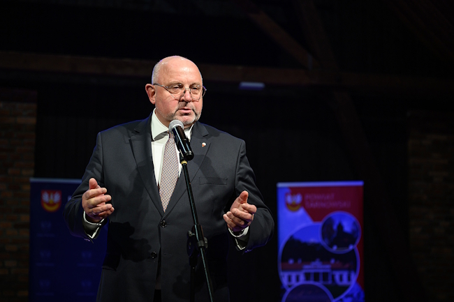 Starosta tarnowski podczas wystąpienia jubileuszowego