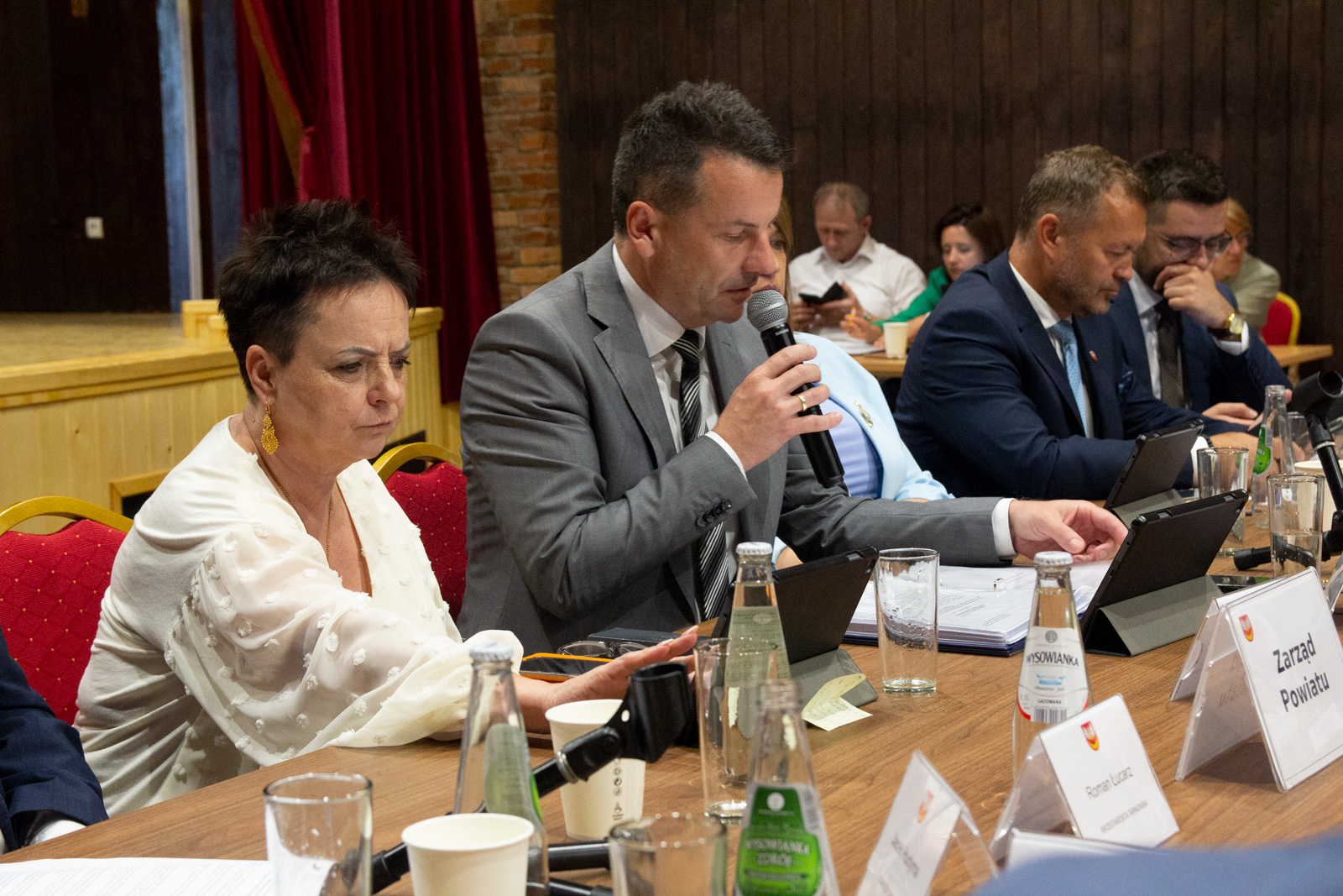 Przewodniczący i wiceprzewodnicząca Rady w na pierwszym planie