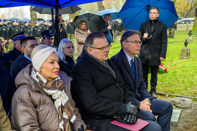 Parlamentarzyści obecni na uroczystościach w Łowczówku