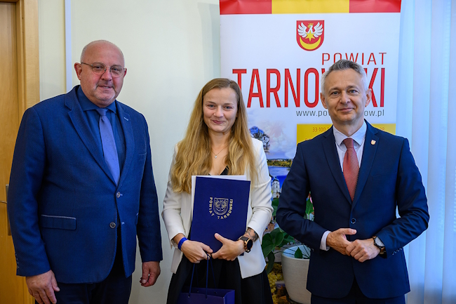Wspólne zdjęcie na zakończenie spotkania w starostwie