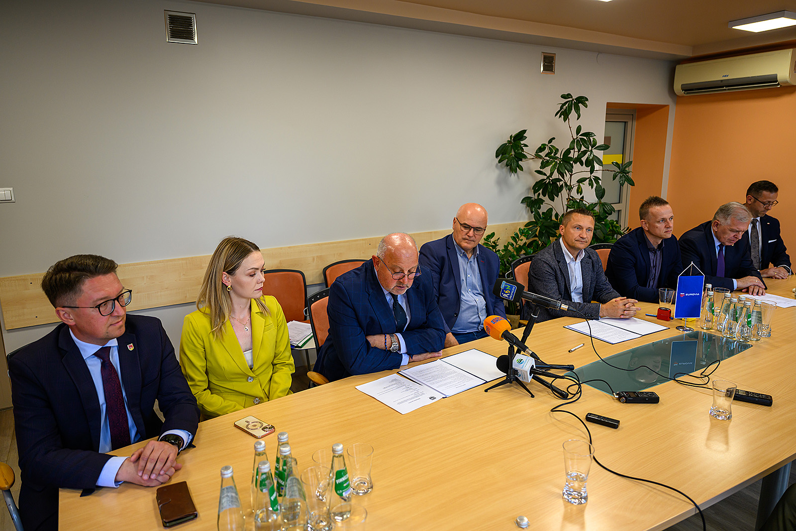 Podczas konferencji w starostwie - umowa na rozbudowę drogi w Czermnej