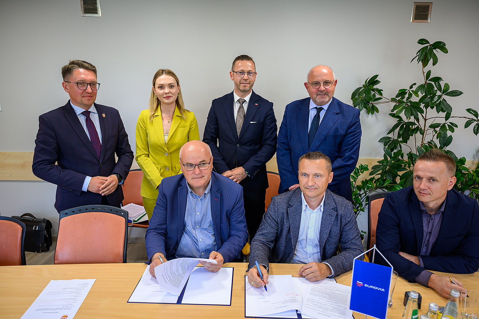 Wspólne zdjęcie po podpisaniu umowy