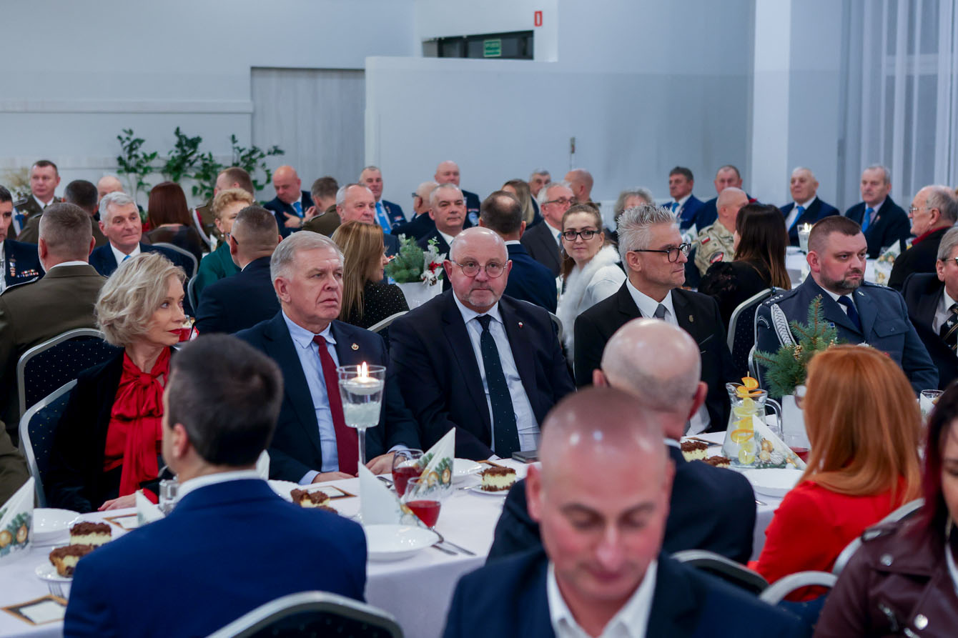 Przedstawiciele samorządu powiatu tarnowskiego na pierwszym planie