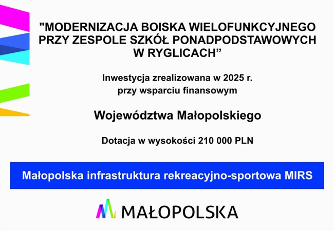 Plakat informujący o modernizacji boiska wielofunkcyjnego przy Zespole Szkół Ponadpodstawowych w Ryglicach z dofinansowaniem Województwa Małopolskiego